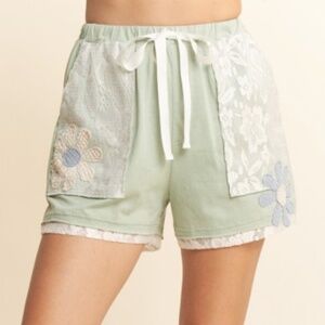 DAVI & DANI Green Floral Lace Shorts